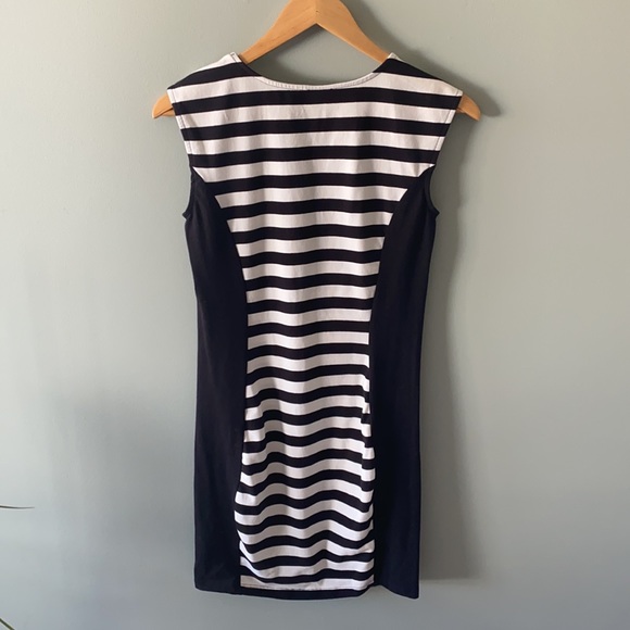 ♦️SOLD♦️Dynamite Dress - Picture 6 of 8